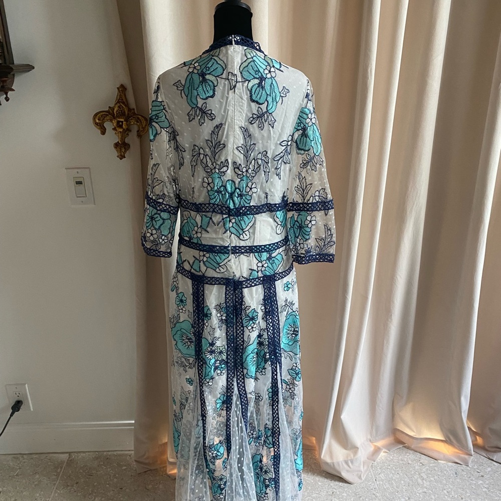 Embroiderer Blue and White Lace Fitted Party Dress with Sheer Skirt Size Medium